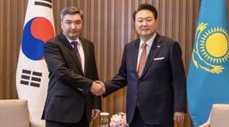 ОЛЖАС БЕКТЕНОВ ВСТРЕТИЛСЯ С ПРЕЗИДЕНТОМ ЮЖНОЙ КОРЕИ