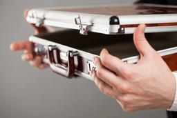 СОМНИТЕЛЬНЫЕ КОРПОРАТИВНЫЕ ЗАЙМЫ СКОНЦЕНТРИРОВАНЫ В 3 КРУПНЫХ БАНКАХ