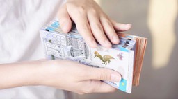 В АСТАНЕ СНИЗИЛАСЬ РЕАЛЬНАЯ СРЕДНЯЯ ЗАРПЛАТА