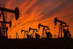 НЕФТЕПЕРЕРАБОТЧИКИ СОХРАНЯЮТ ВЫСОКУЮ ПРИБЫЛЬ ВОПРЕКИ УХУДШАЮЩИМСЯ ПРОГНОЗАМ