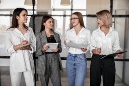 ГЕНДЕРНЫЕ БАРЬЕРЫ В КРЕДИТОВАНИИ И ИХ ВЛИЯНИЕ НА ЭФФЕКТИВНОСТЬ РАСПРЕДЕЛЕНИЯ КАПИТАЛА