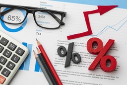 ЭКСПЕРТЫ ПОВЫСИЛИ ПРОГНОЗЫ ПО БАЗОВОЙ СТАВКЕ