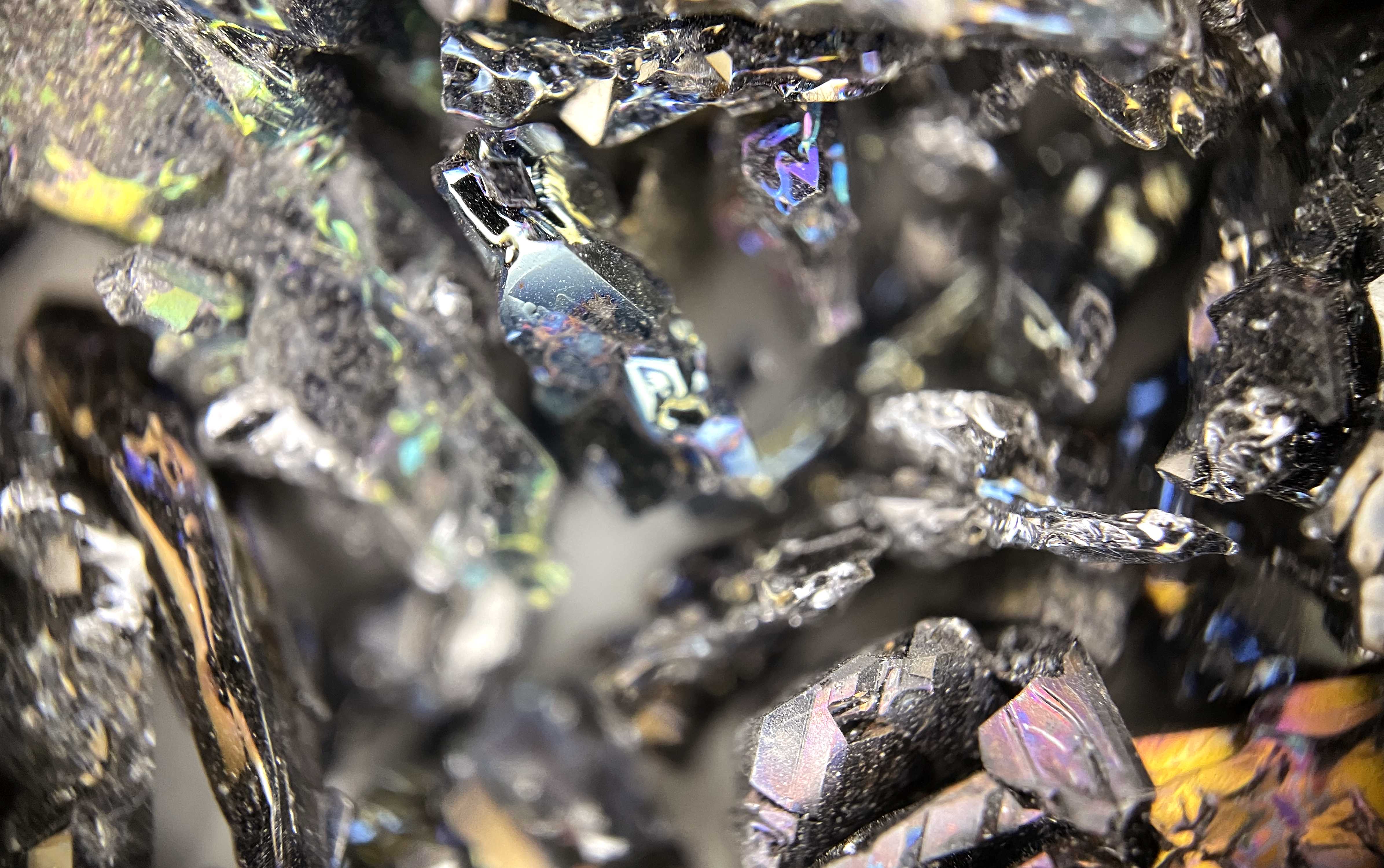 makros-emka-dragocennyh-mineralov.jpg