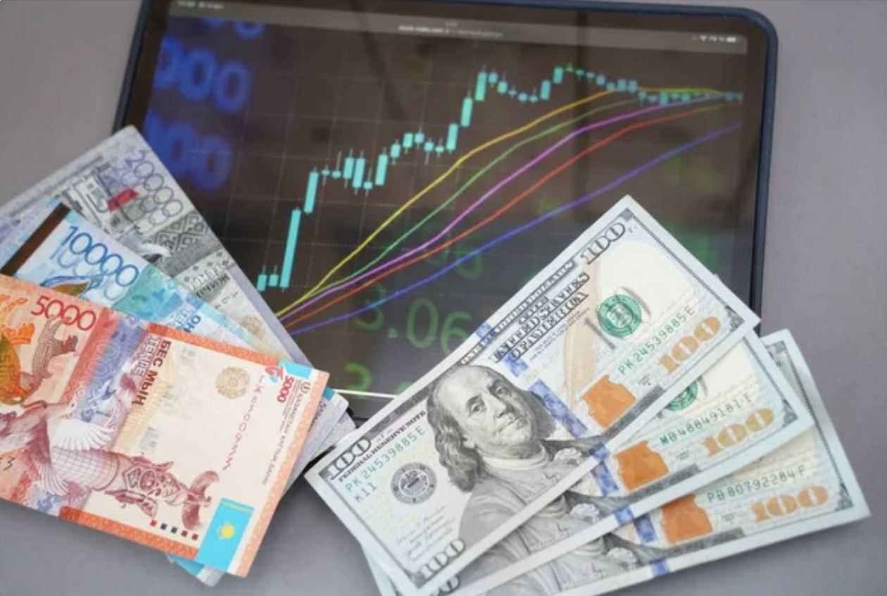 ЧЕРЕЗ ГОД ТЕНГЕ МОЖЕТ ОСЛАБНУТЬ ДО 475,4 ₸/$