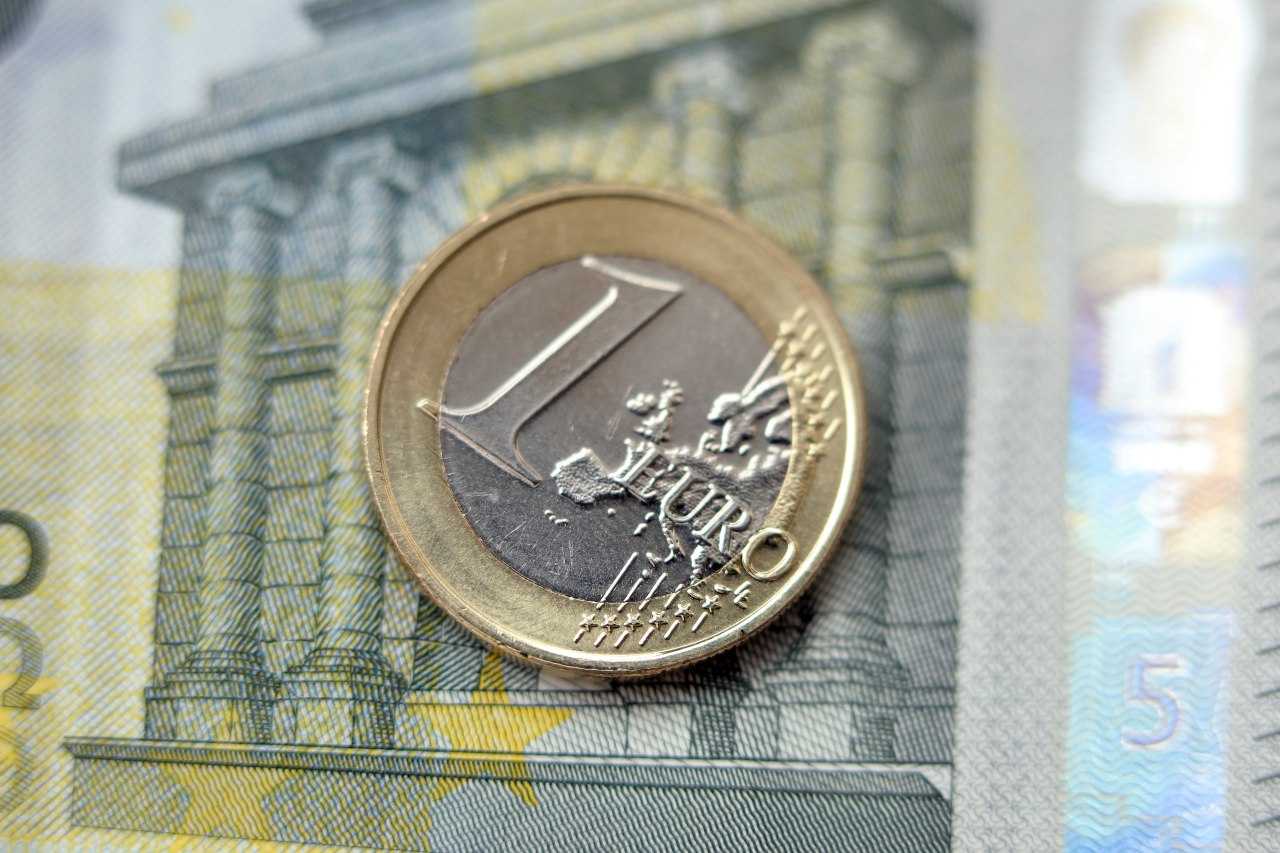 ЕВРО ПАДАЕТ ДО ДВУХЛЕТНЕГО МИНИМУМА