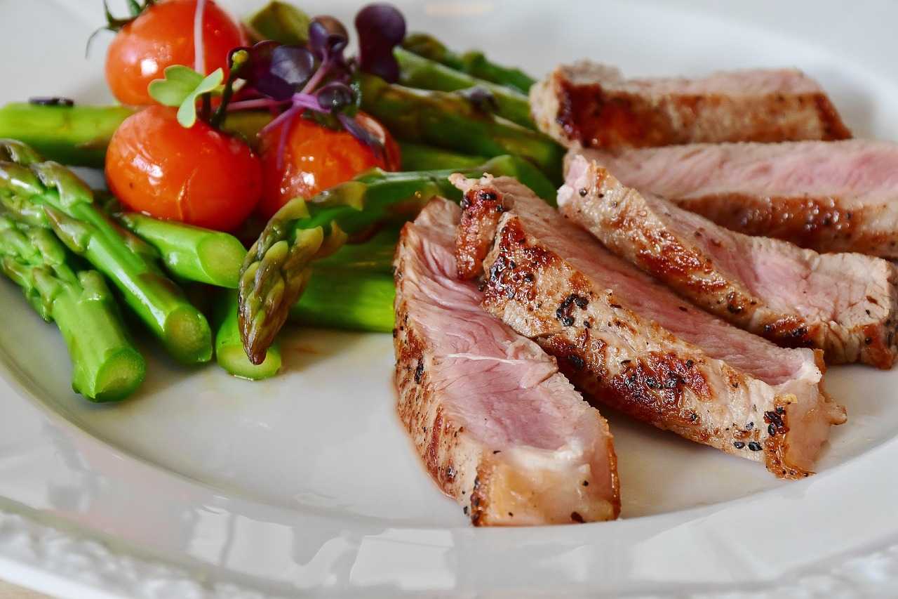 ДОЛЯ РАСХОДОВ КАЗАХСТАНЦЕВ НА ПОКУПКУ ПРОДУКТОВ ПИТАНИЯ ДОСТИГЛА 49,7%