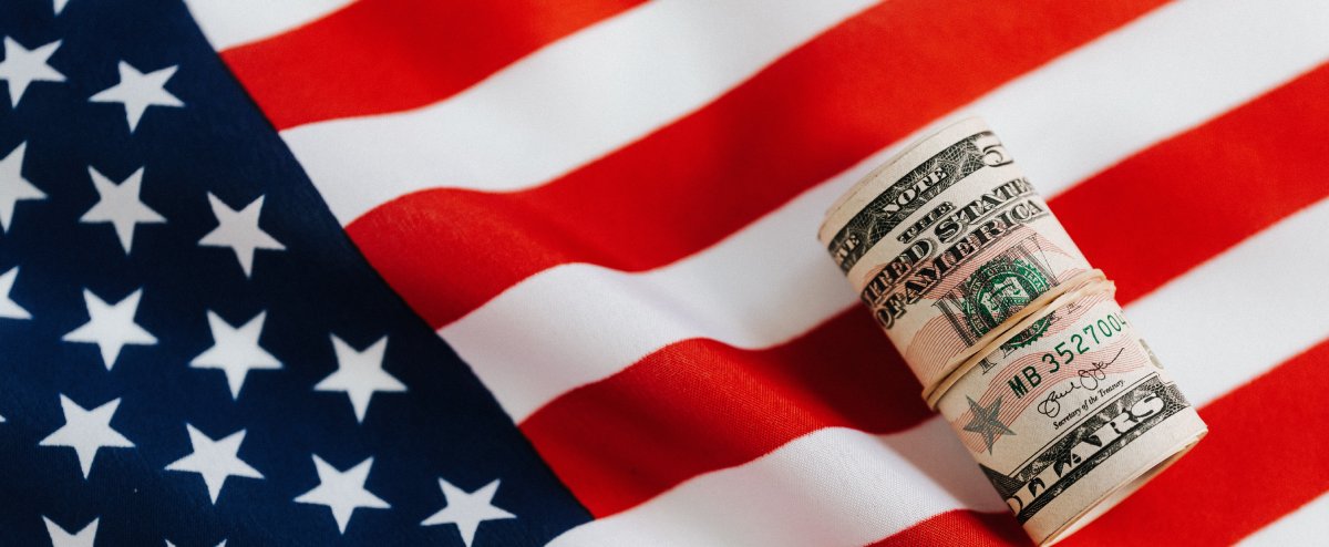 И ТЫ ТУДА ЖЕ: ПОЧЕМУ MOODY'S УХУДШИЛО ПРОГНОЗ РЕЙТИНГА США?