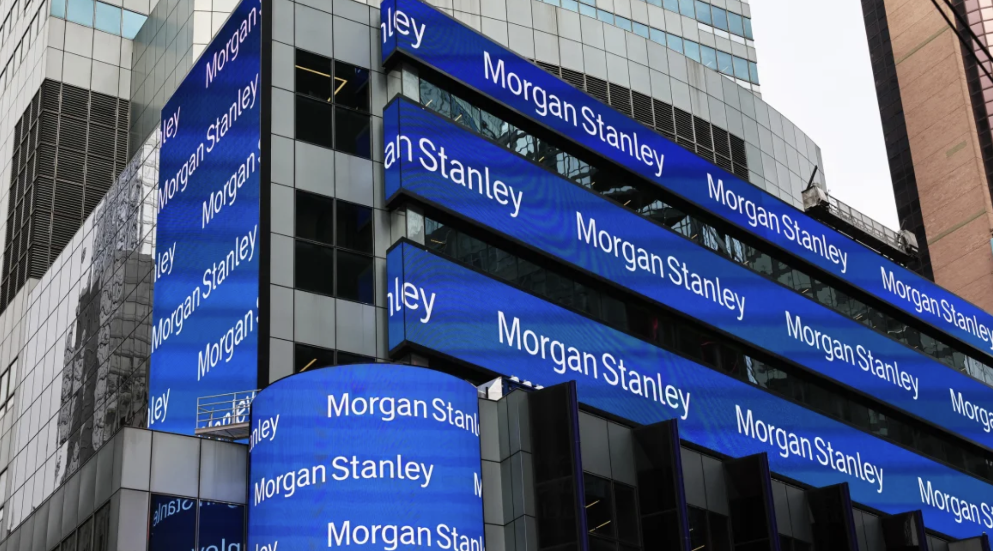 АМЕРИКАНСКИЙ БАНК MORGAN STANLEY ОБВИНЯЕТСЯ В МОШЕННИЧЕСТВЕ