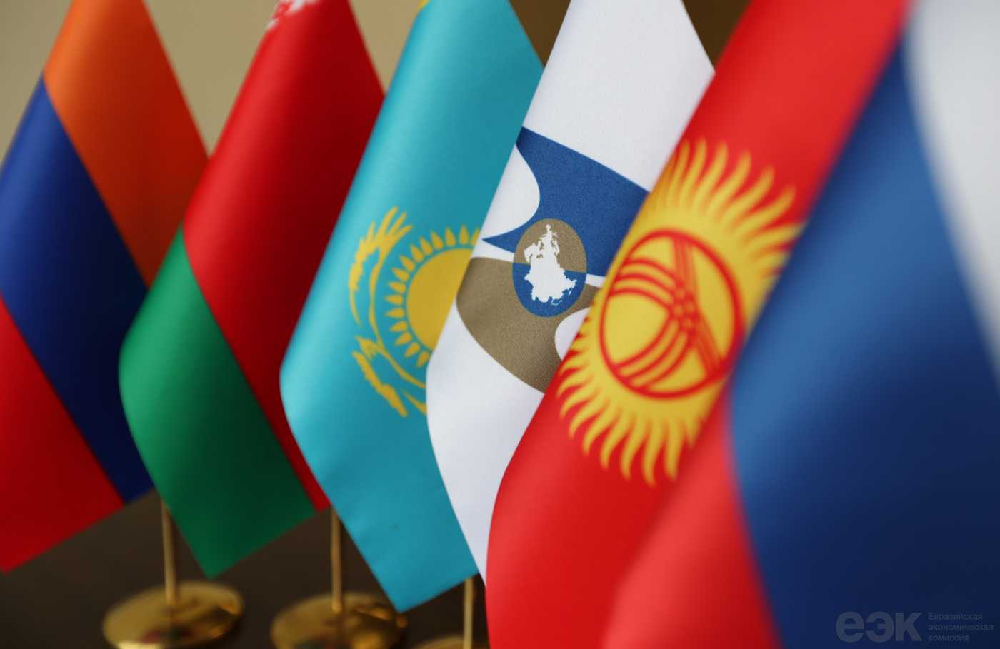 ЕАЭС ПЕРЕВЕДЁТ РАСЧЁТЫ ПО ТАМОЖЕННЫМ ПОШЛИНАМ В РУБЛИ